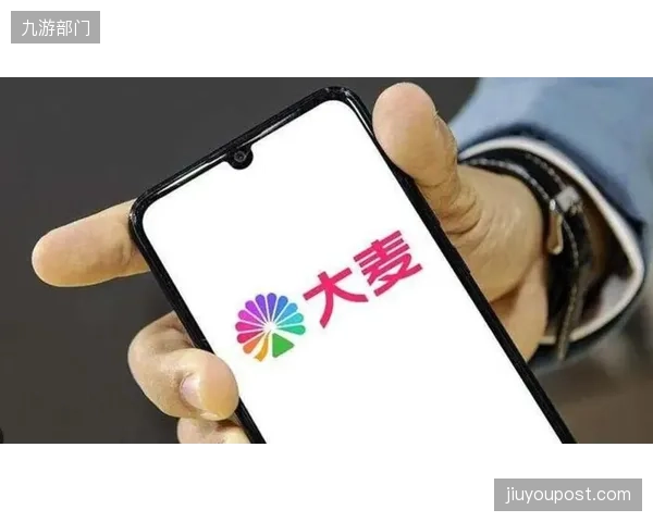 大麦网如何整合用户在社交媒体上的投诉与情感数据，构建反黄牛算法模型，从而净化周杰伦演唱会等大型文体活动的票务市场环境？
